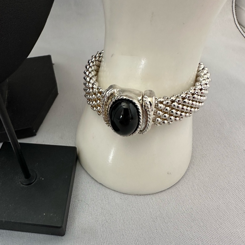 Silver tone mesh set with black cabochons I necklace bracelet earrings - Picture 3 of 6